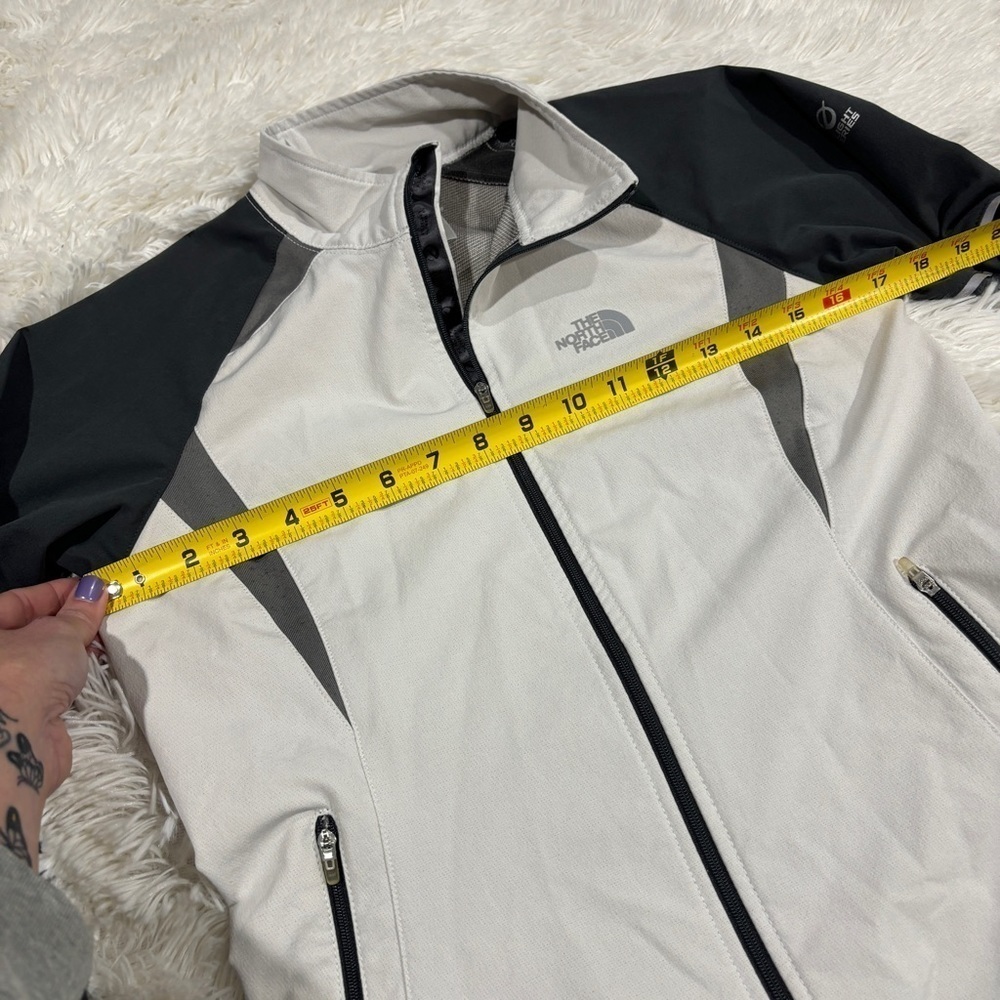 The NorthFace Flight Series Light Weight Woman’s Jacket Size XS EUC - Picture 5 of 10